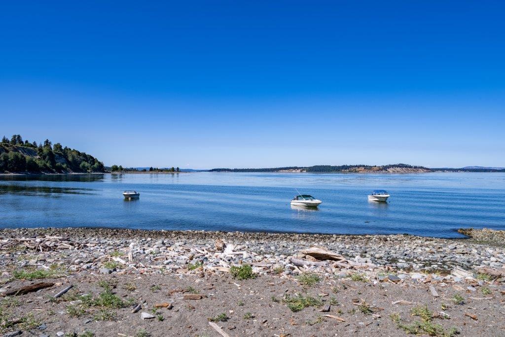 Beach and moored boats below Beachcomber RV Park