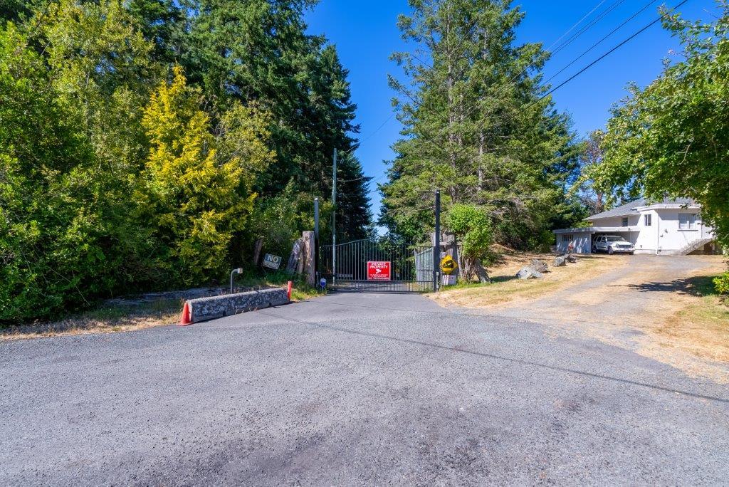 Entrance gate at Beachcomber RV Park