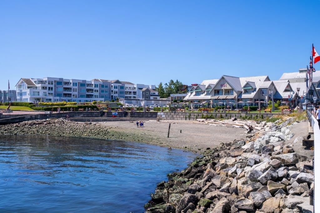 Sidney sea wall and beach near Beachcomber RV Park