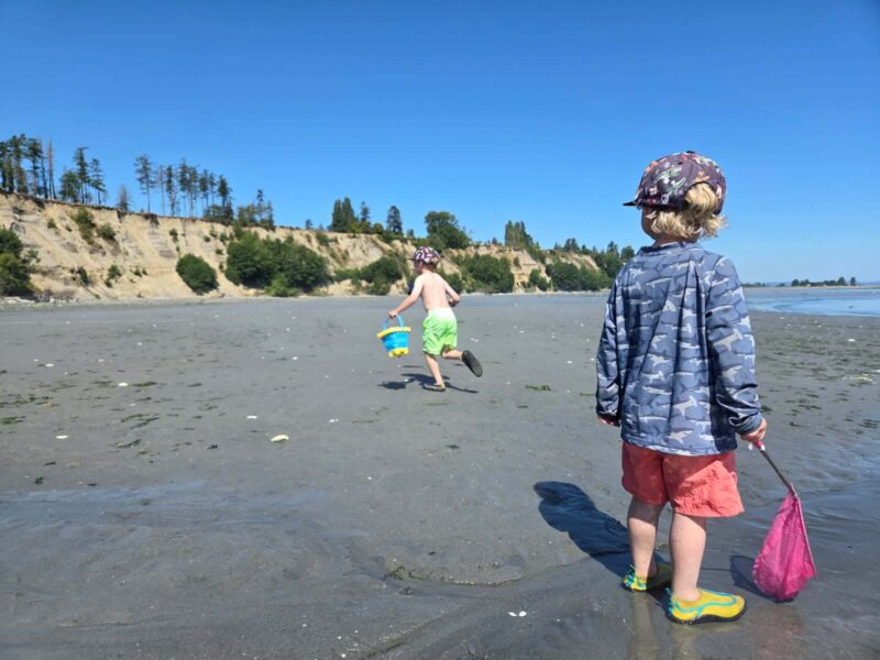 Children walking along the Beachcomber RV Park beach