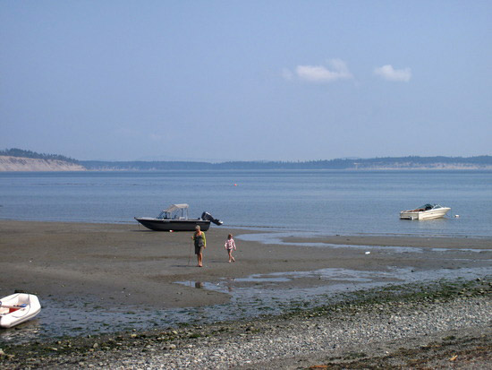 Low tide and small boats near Beachcomber RV Park